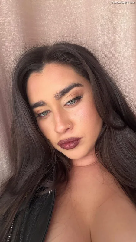 Lauren Jauregui photo 24 of 678