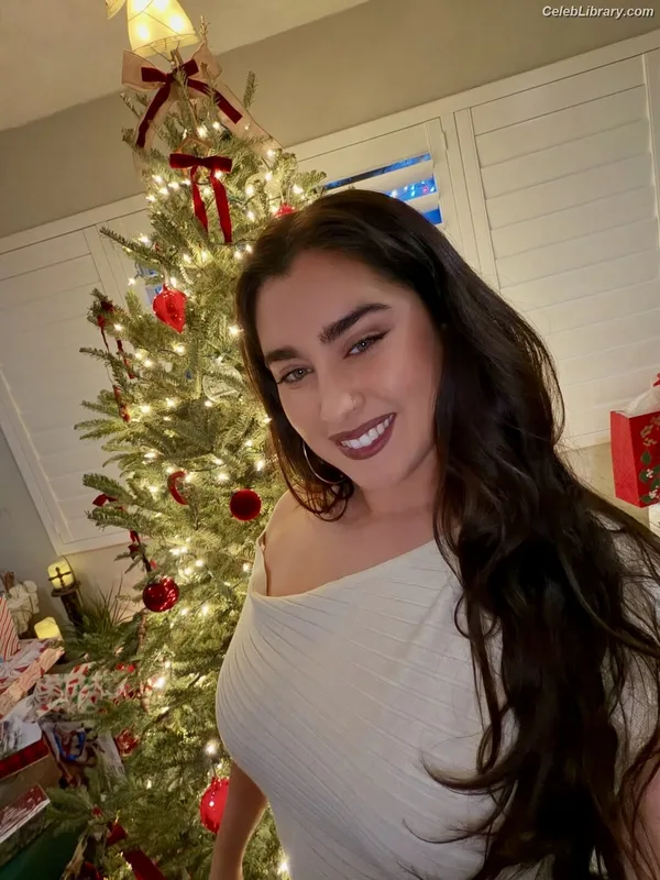 Lauren Jauregui photo 5 of 678