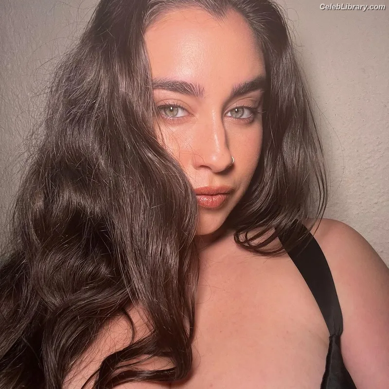 Lauren Jauregui photo 8 of 678