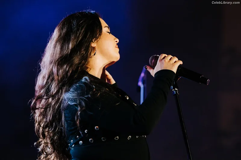 Lauren Jauregui photo 10 of 678