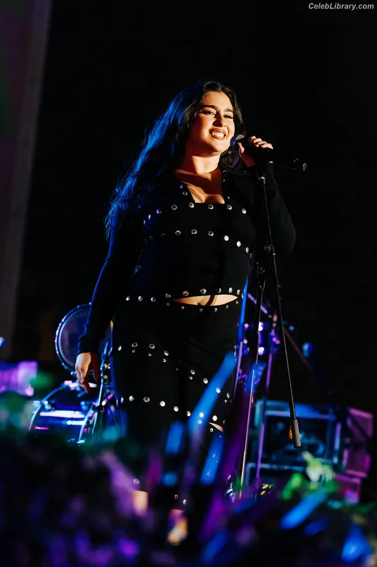 Lauren Jauregui photo 11 of 678