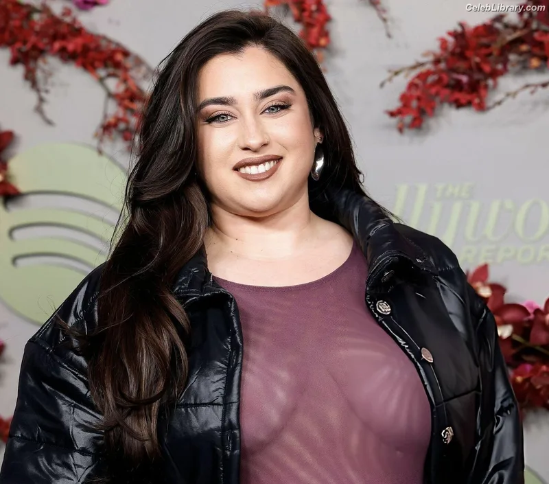 Lauren Jauregui photo 18 of 678