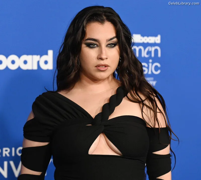 Lauren Jauregui photo 6 of 678