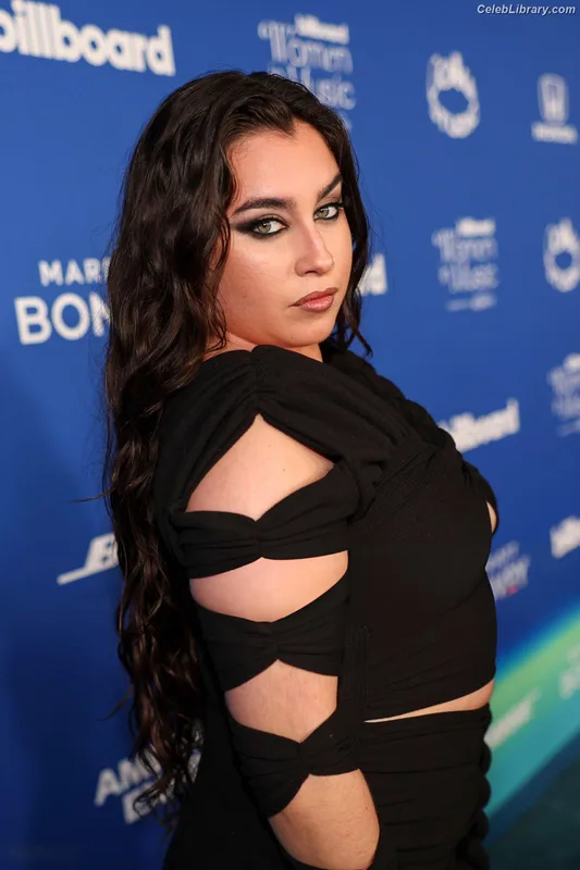 Lauren Jauregui photo 8 of 678