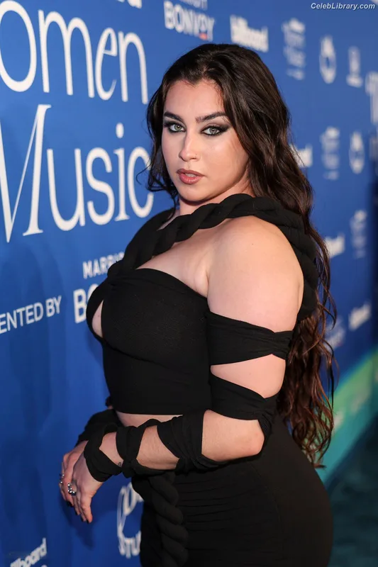 Lauren Jauregui photo 9 of 678