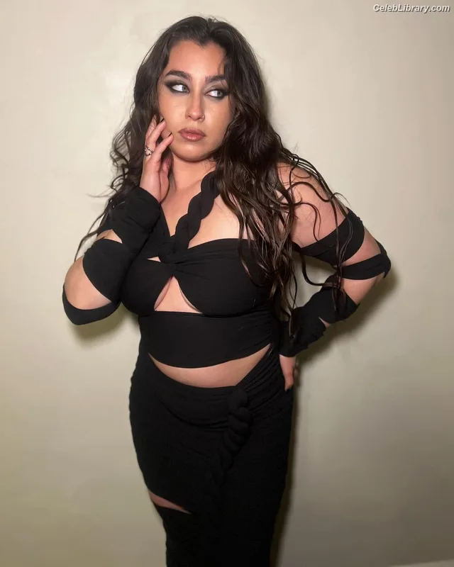 Lauren Jauregui photo 13 of 678