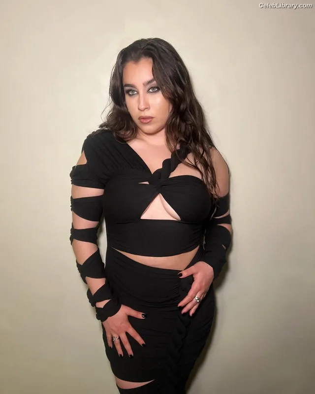 Lauren Jauregui photo 14 of 678