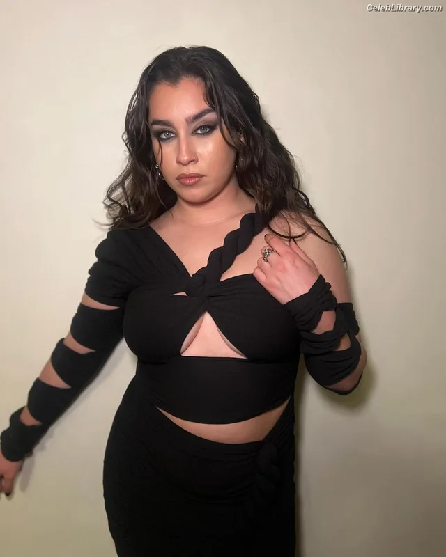 Lauren Jauregui photo 15 of 678