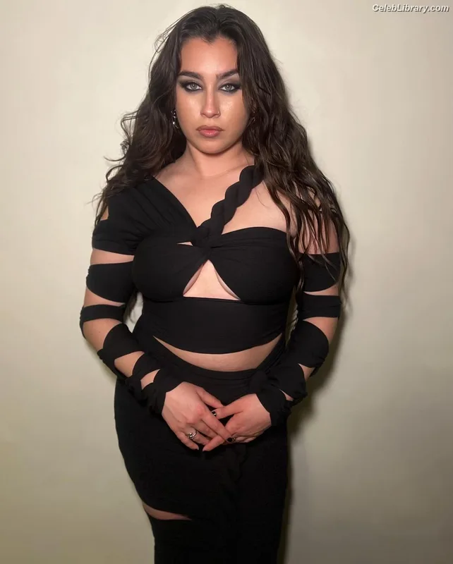 Lauren Jauregui photo 16 of 678