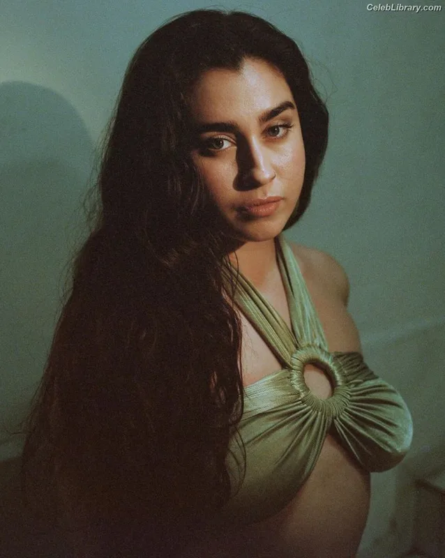 Lauren Jauregui photo 17 of 678
