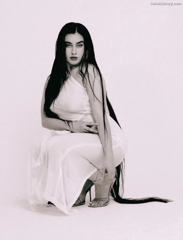 Lauren Jauregui photo 21 of 678