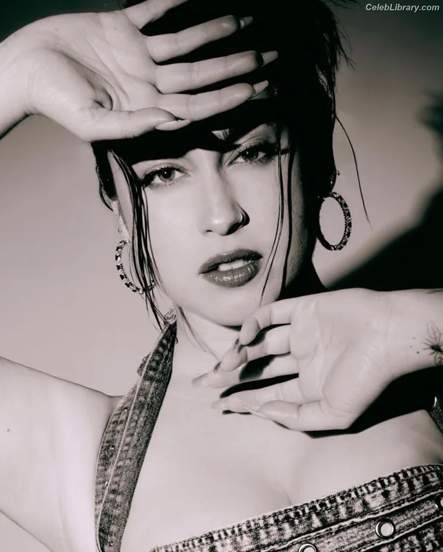 Lauren Jauregui photo 2 of 678