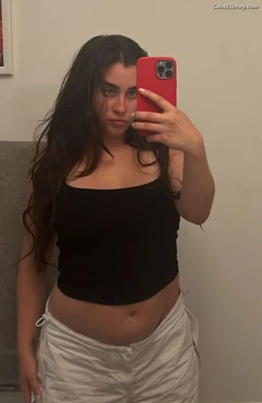 Lauren Jauregui photo 4 of 678