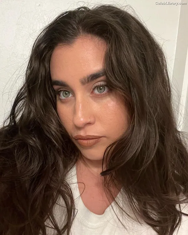 Lauren Jauregui photo 7 of 678