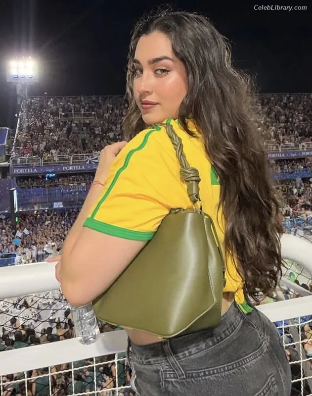 Lauren Jauregui photo 16 of 678