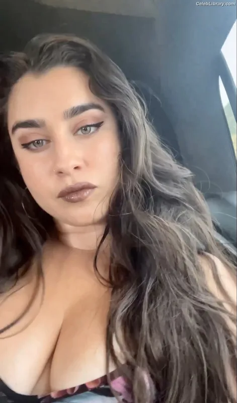 Lauren Jauregui photo 9 of 678