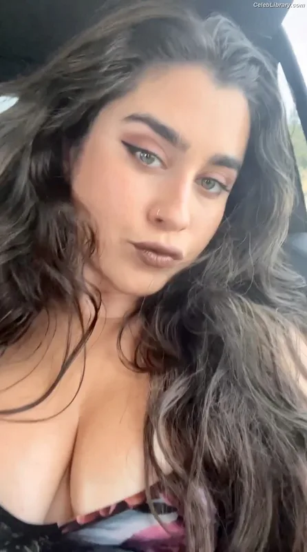 Lauren Jauregui photo 10 of 678