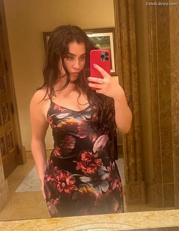 Lauren Jauregui photo 12 of 678