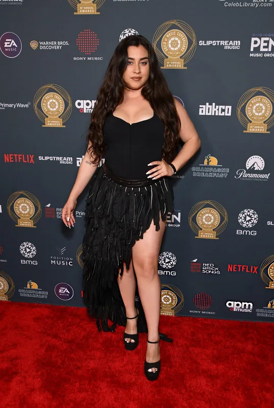 Lauren Jauregui photo 14 of 678