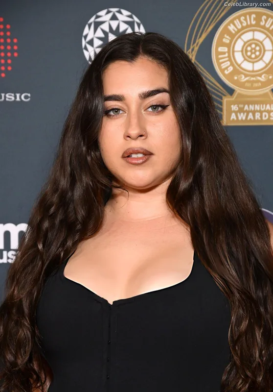 Lauren Jauregui photo 17 of 678