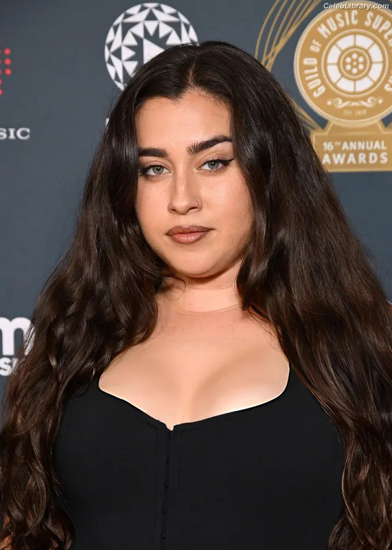 Lauren Jauregui photo 19 of 678