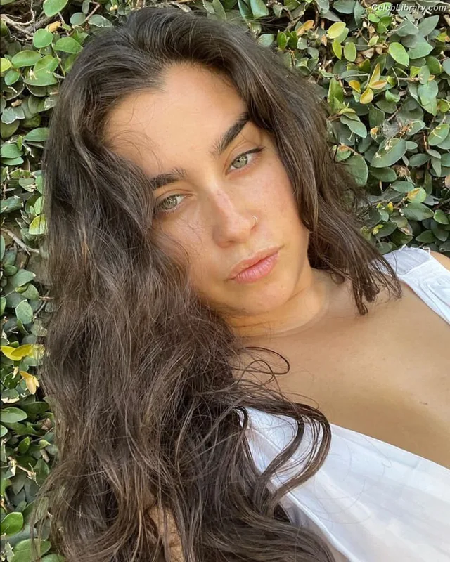 Lauren Jauregui photo 22 of 678