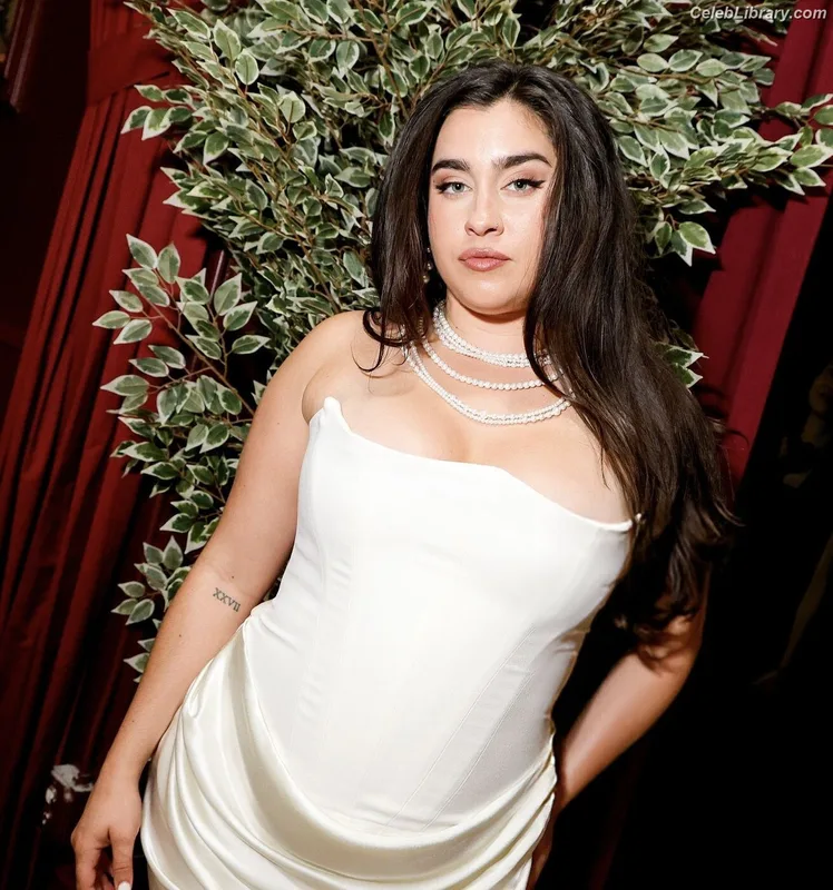 Lauren Jauregui photo 8 of 678