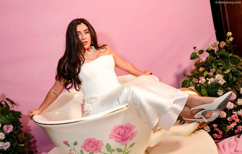Lauren Jauregui photo 10 of 678