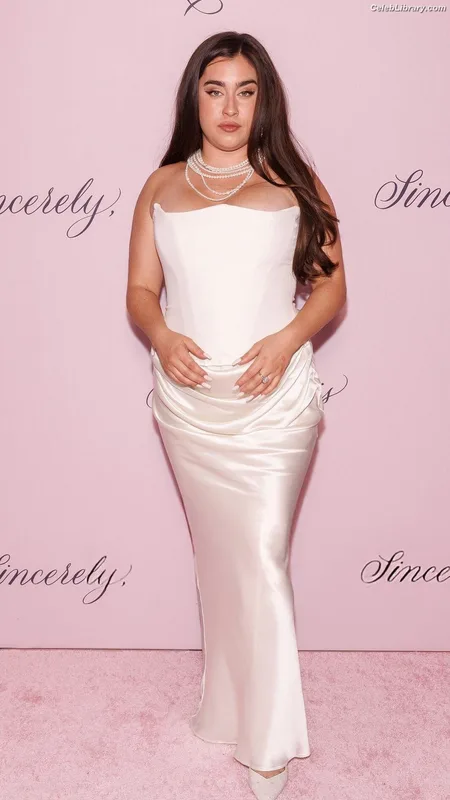 Lauren Jauregui photo 11 of 678