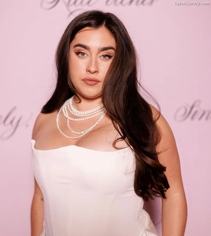 Lauren Jauregui photo 12 of 678