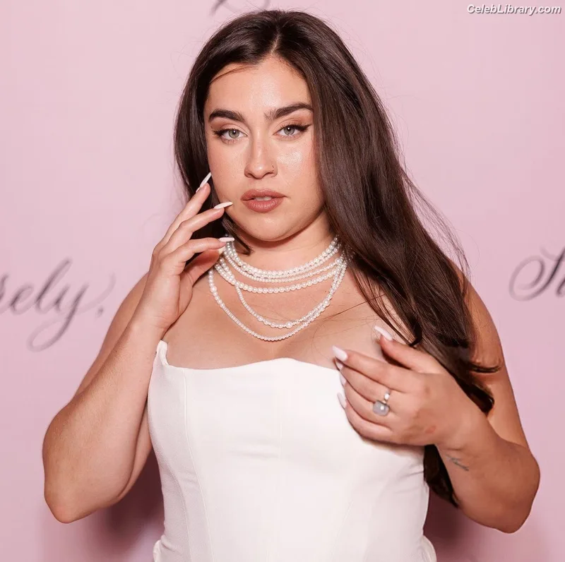 Lauren Jauregui photo 13 of 678