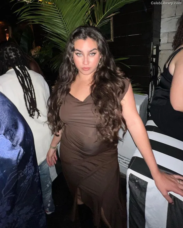Lauren Jauregui photo 17 of 678