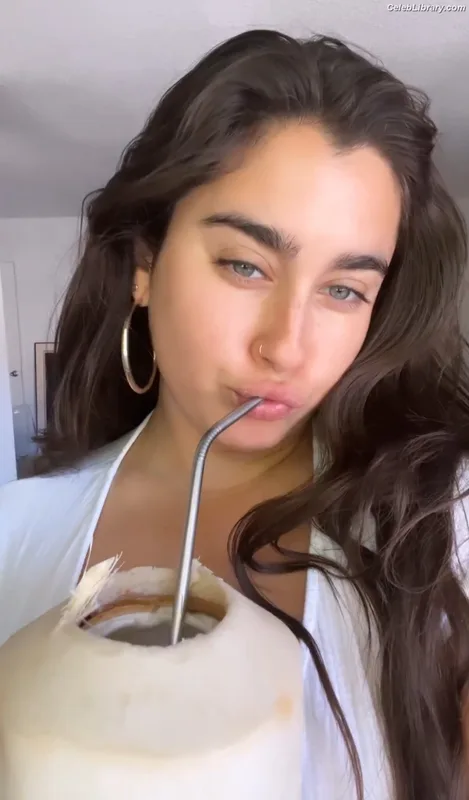 Lauren Jauregui photo 21 of 678