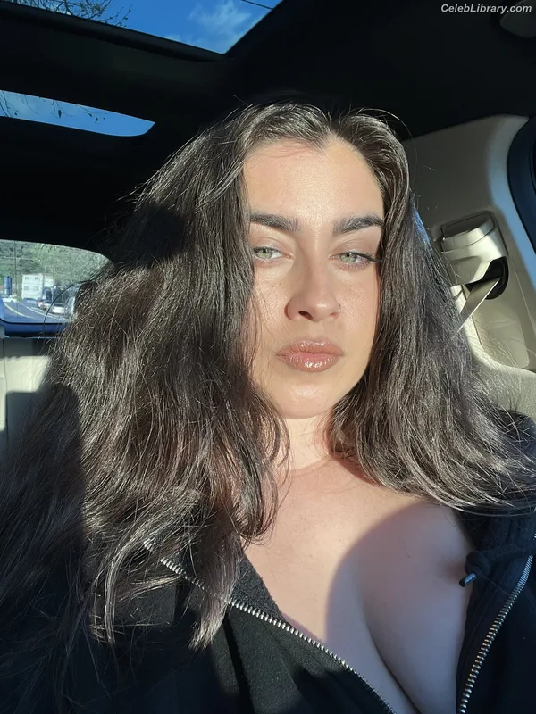 Lauren Jauregui photo 24 of 678