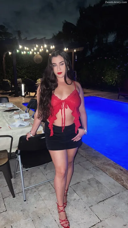 Lauren Jauregui photo 1 of 678