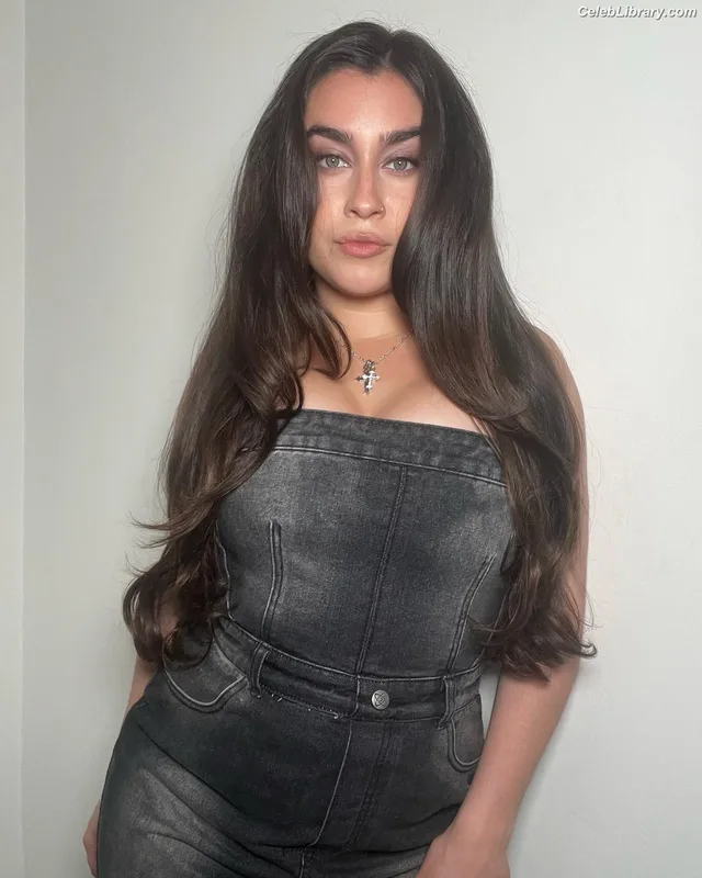 Lauren Jauregui photo 6 of 678