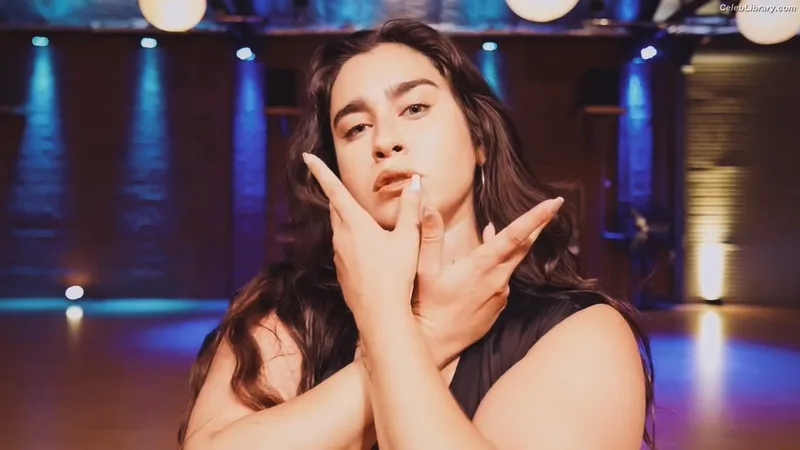 Lauren Jauregui photo 13 of 678