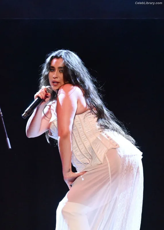 Lauren Jauregui photo 15 of 678