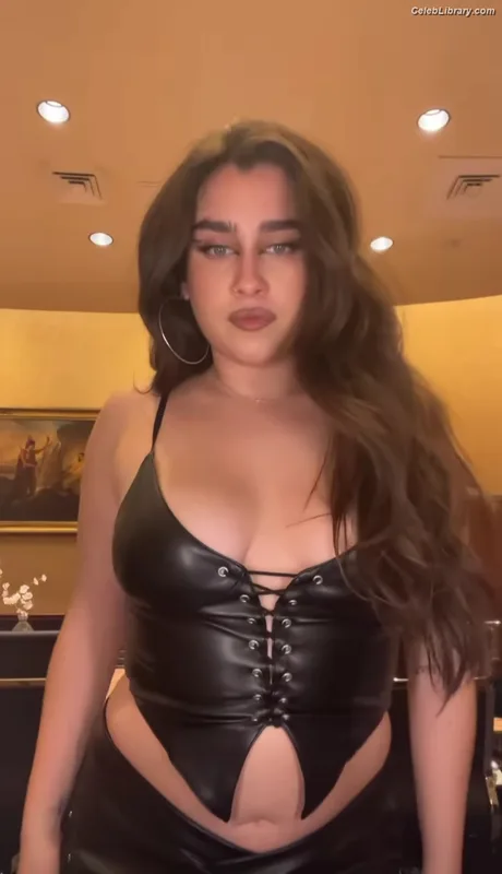 Lauren Jauregui photo 17 of 678