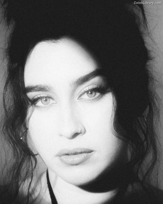 Lauren Jauregui photo 18 of 678