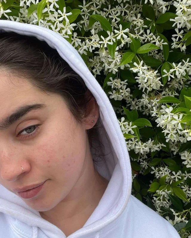 Lauren Jauregui photo 20 of 678