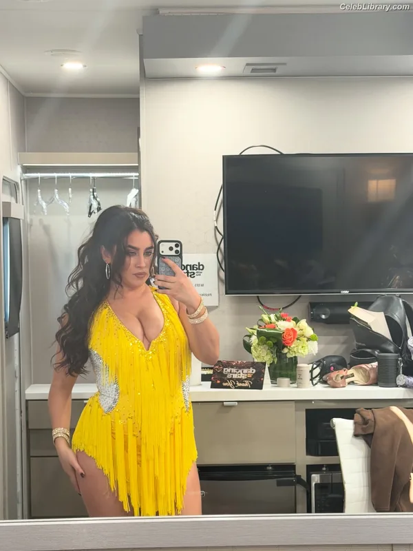 Lauren Jauregui photo 22 of 678