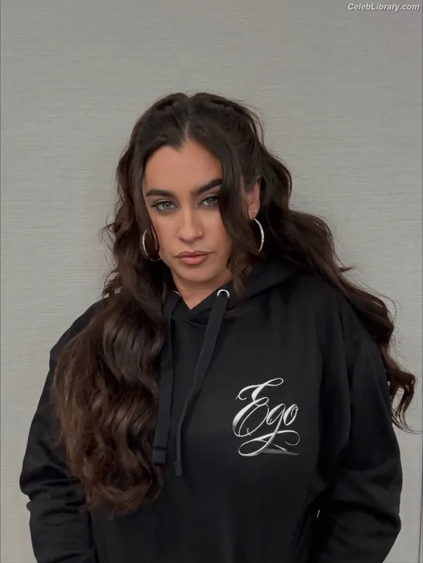 Lauren Jauregui photo 24 of 678