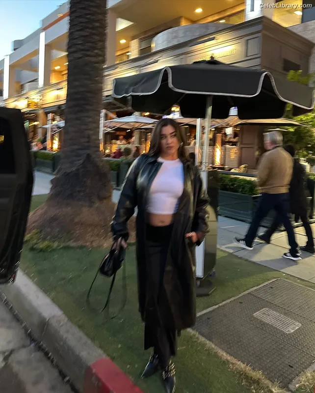 Lauren Jauregui photo 4 of 678