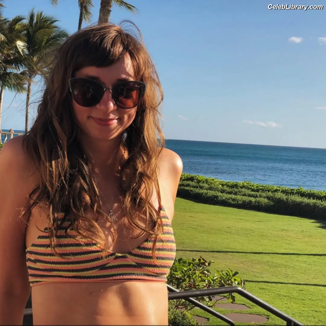 Lauren Lapkus photo 8 of 33