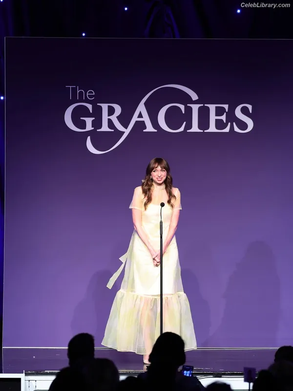 Lauren Lapkus photo 2 of 34