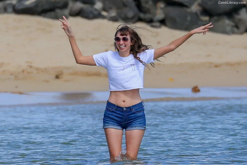 Lauren Lapkus photo 20 of 34