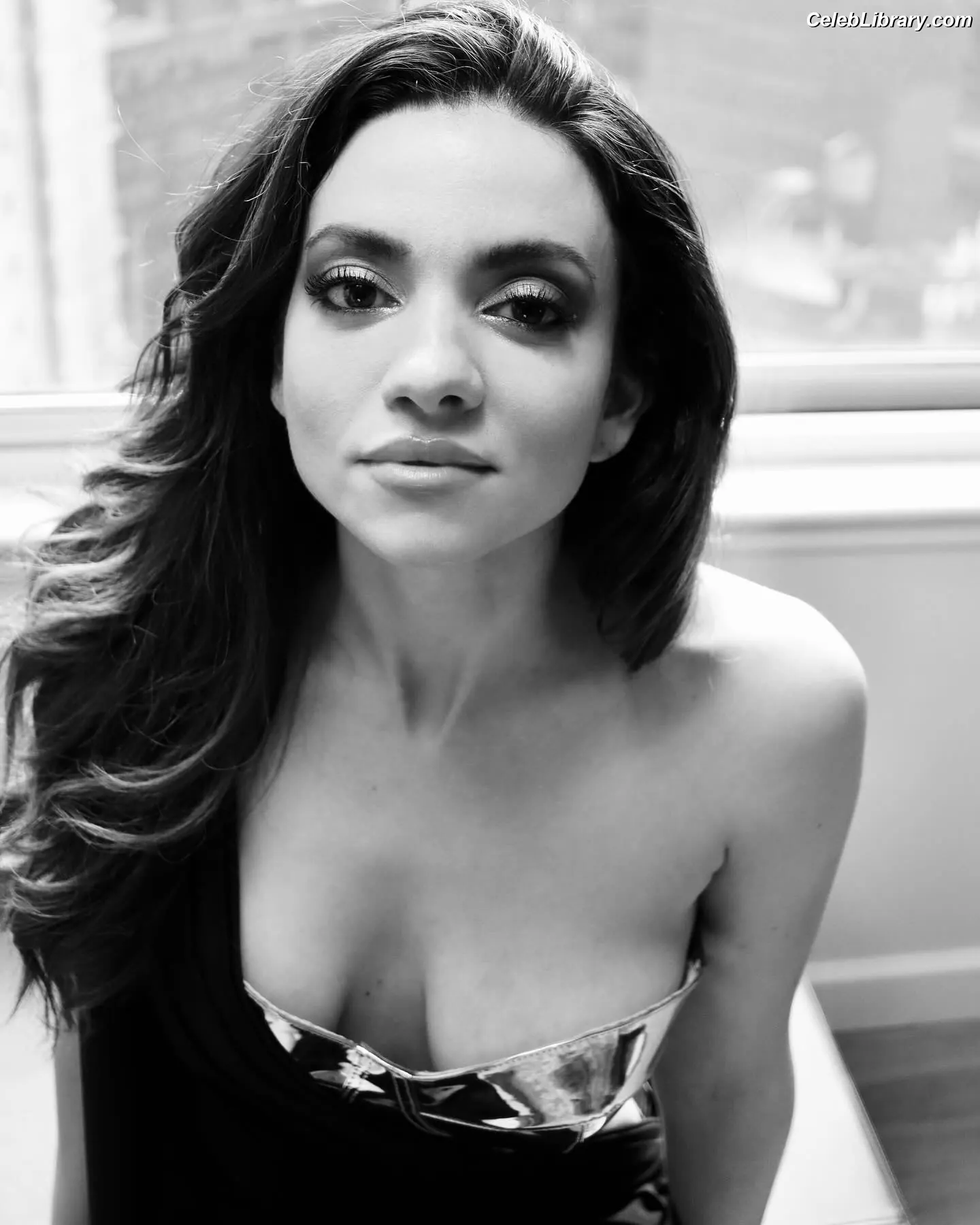 Lauren LaVera photo 11 of 333