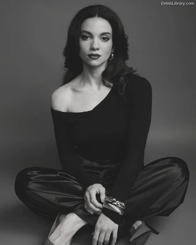 Lauren LaVera photo 13 of 334