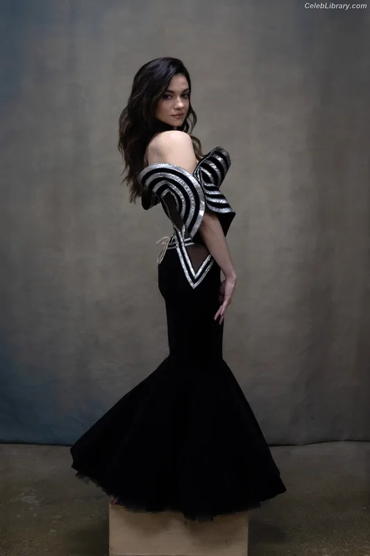 Lauren LaVera photo 6 of 334